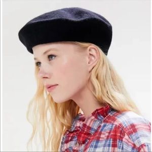 Urban Outfitters felt beret in black